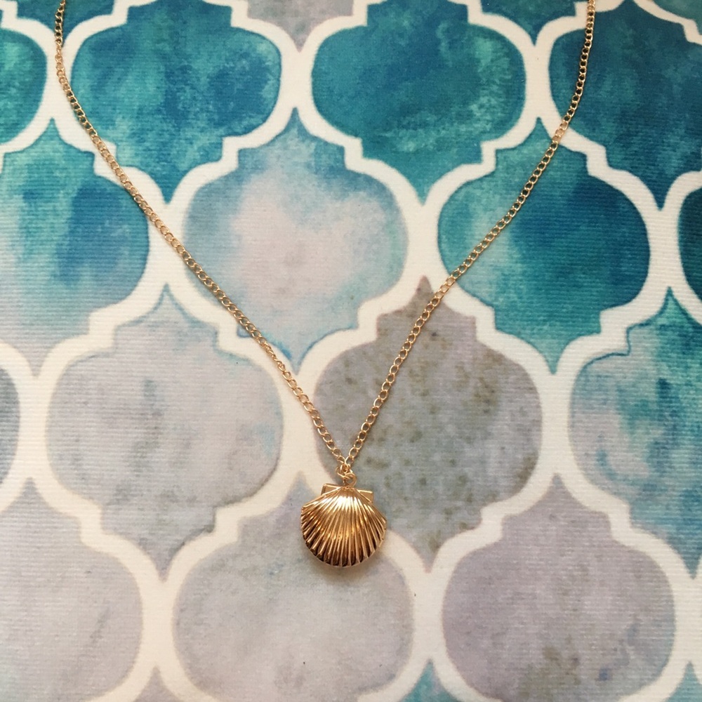 🧜🏽♀️ Shell Locket Necklace NWT - Picture 2 of 4
